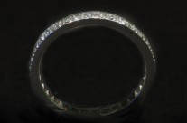 Anello eternity  in oro bianco  e diamanti