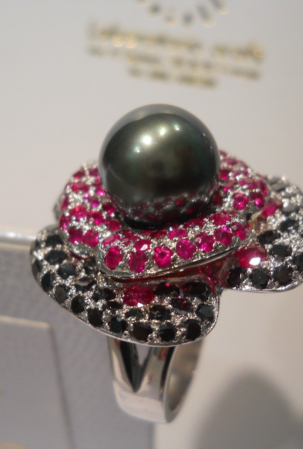 anello perla, rubini e diamanti