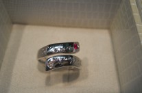 Anello contrarié