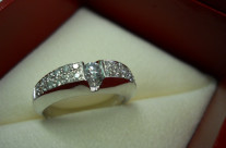 Anello oro bianco  e diamanti