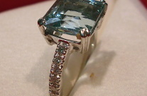 anello acqua marina e brillanti in oro bianco