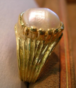 anello oro giallo e perla
